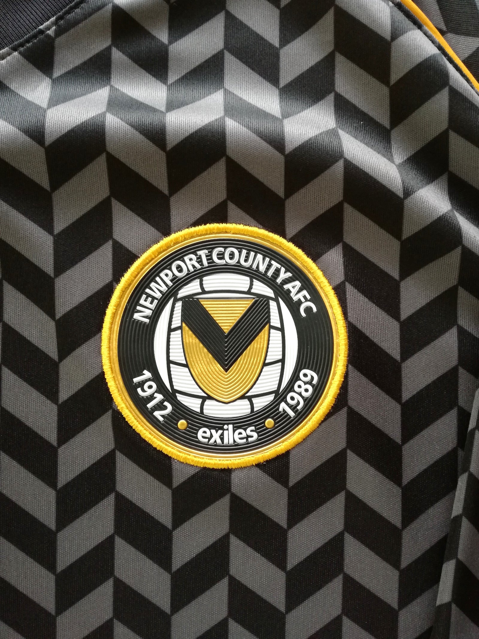 2019/20 Newport County Away Football Shirt (M)