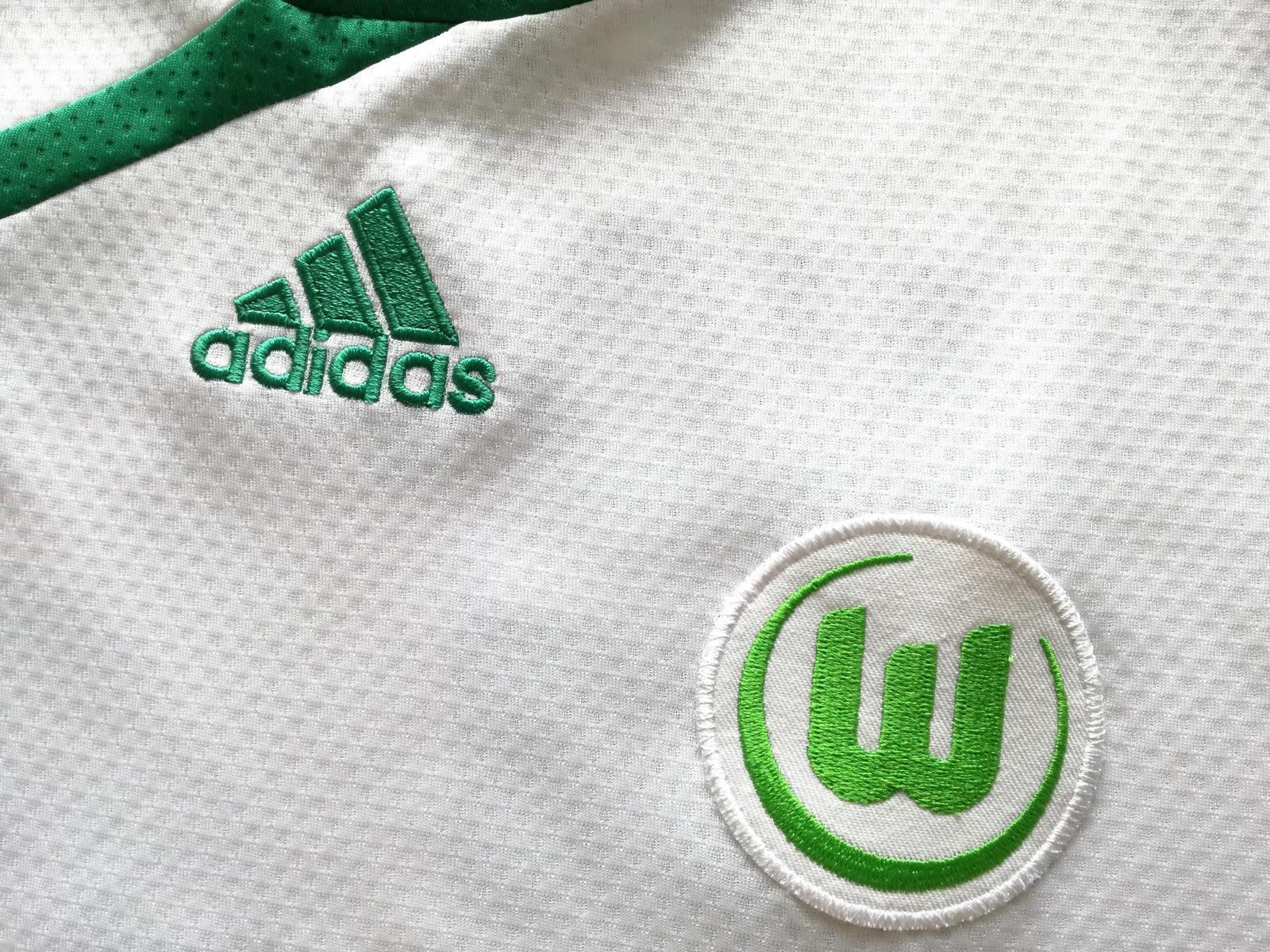 2009/10 Wolfsburg Home Football Shirt Nowak #10 (L)