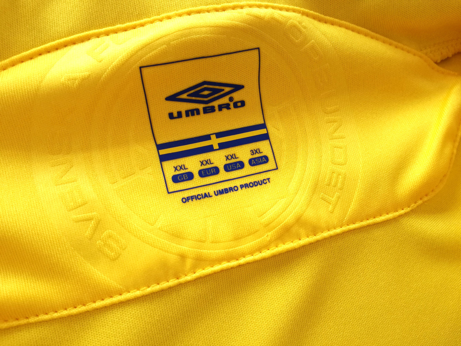 2009/10 Sweden Home Football Shirt (XXL)