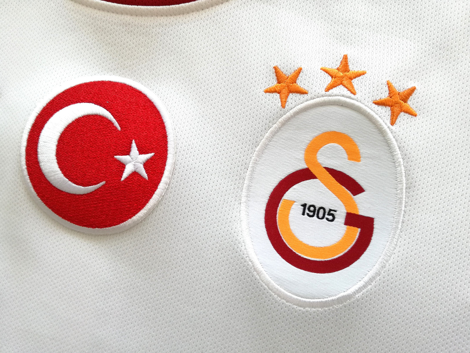 2014/15 Galatasaray Away Football Shirt Bruma #11 (S)