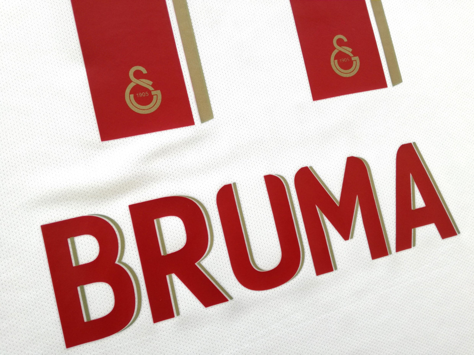 2014/15 Galatasaray Away Football Shirt Bruma #11 (S)