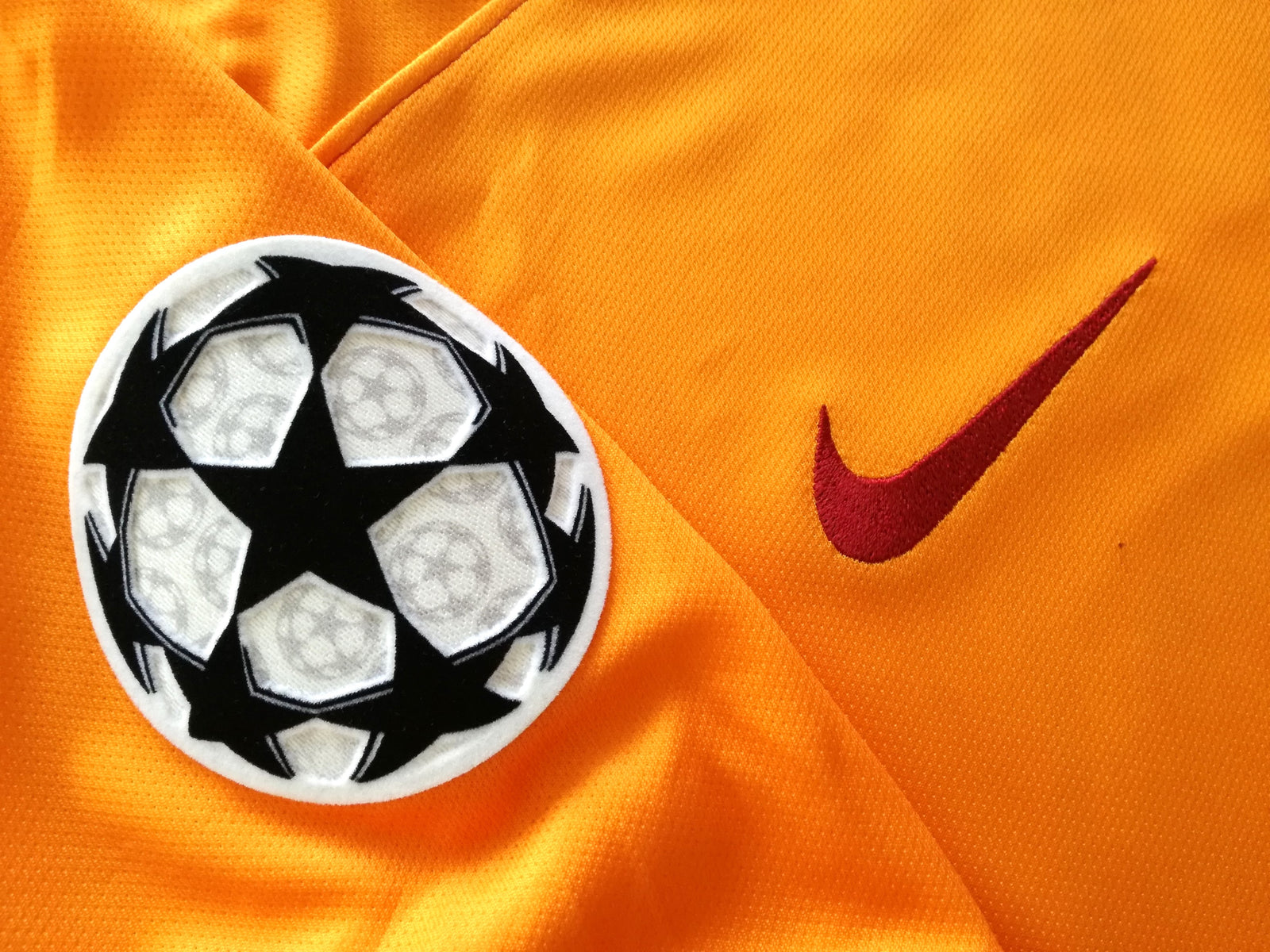 2015/16 Galatasaray Home Champions League Football Shirt Gümüş #18 (S)