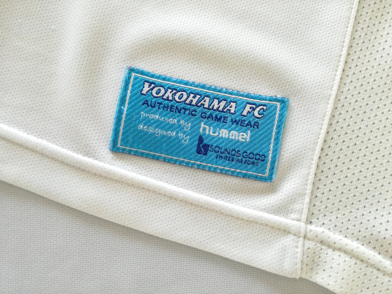 2007 Yokohama Away J.League Football Shirt. (XL)